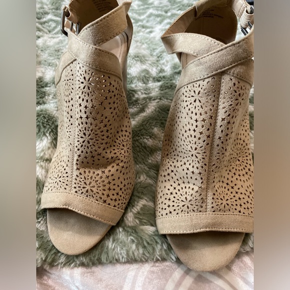 Open toe booties - Picture 3 of 4